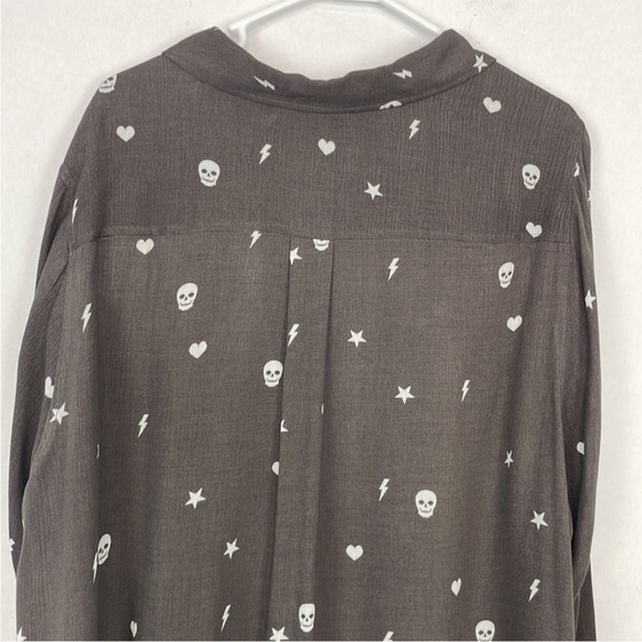 Torrid Dark Gray Lizzie Button Down Blouse with Skulls, Hearts, Stars. Size 3X. - Picture 8 of 12